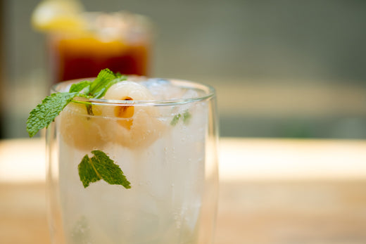 Mocktail au litchi, citron vert et menthe